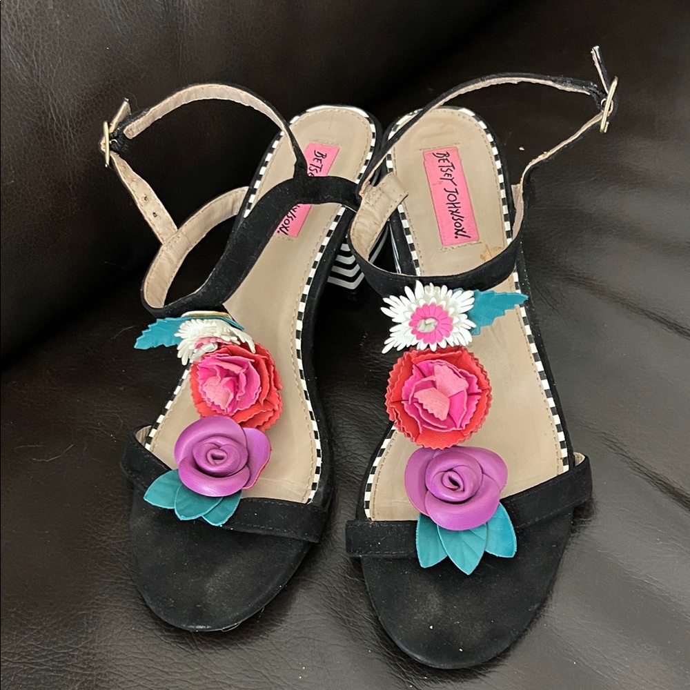Betsey Johnson Black Sandals Block Heel with Colorful Floral Accents 7.5
